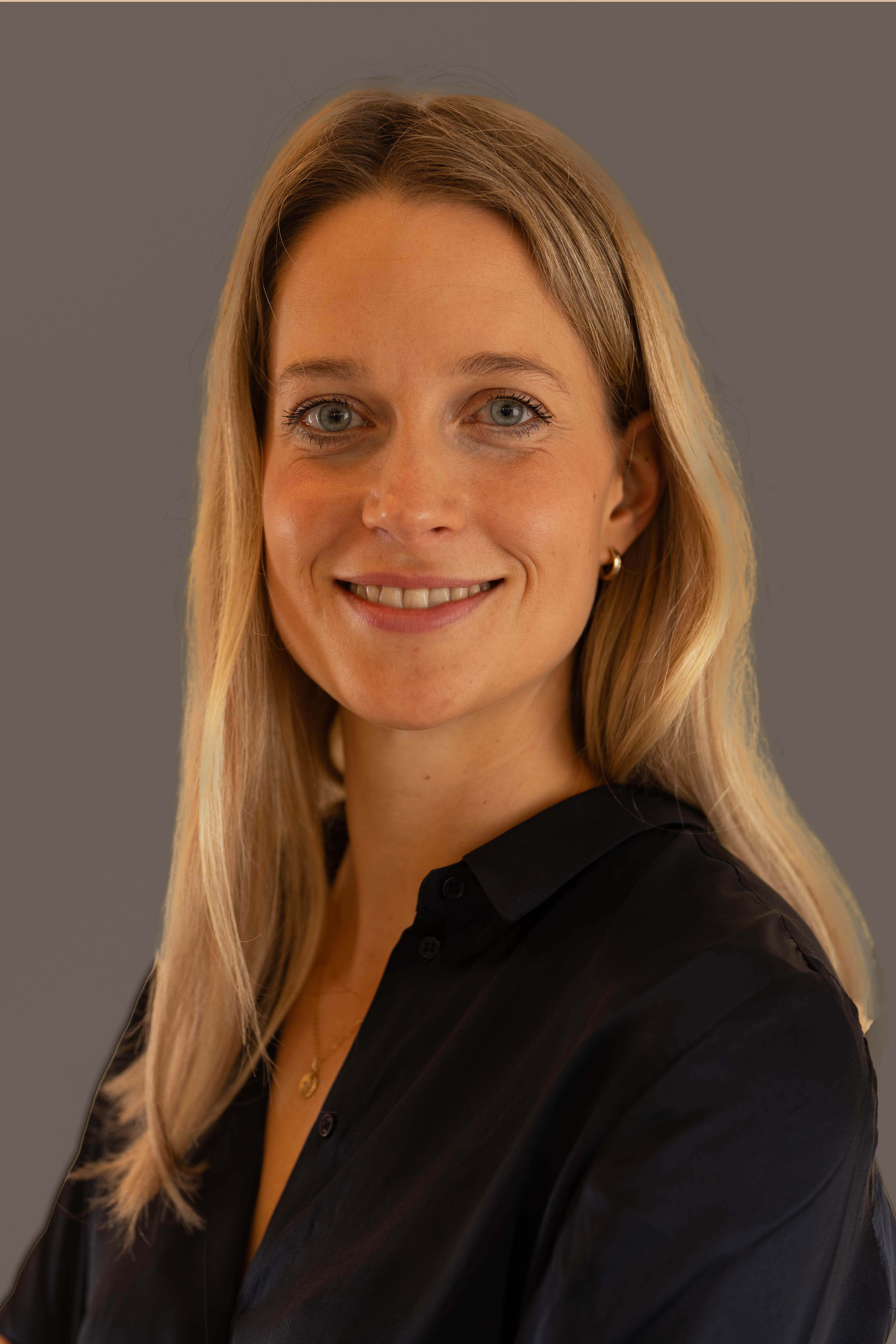 Portrait-Foto Dame lächelt